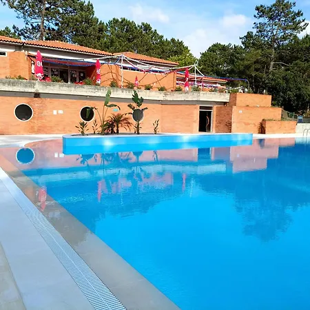 Parque De Campismo Orbitur Foz De Arelho. Camping